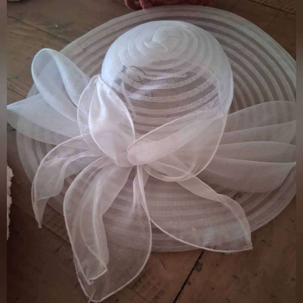 Elk Sheer White Hat with Bow